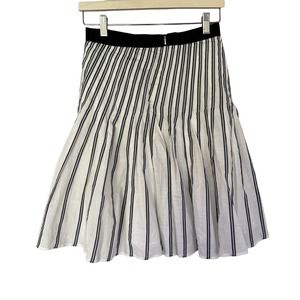 ANTHRO Floreat Pleated Black & White Dropped Hem Skirt Women's Size 0